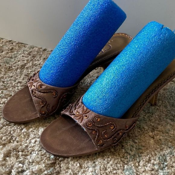 CB Collections Bronze Embellished Sandals Size 7.5 - Picture 1 of 8